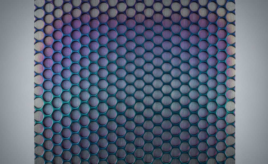 Ordered titanium dioxide nanotube array with honeycomb pores.